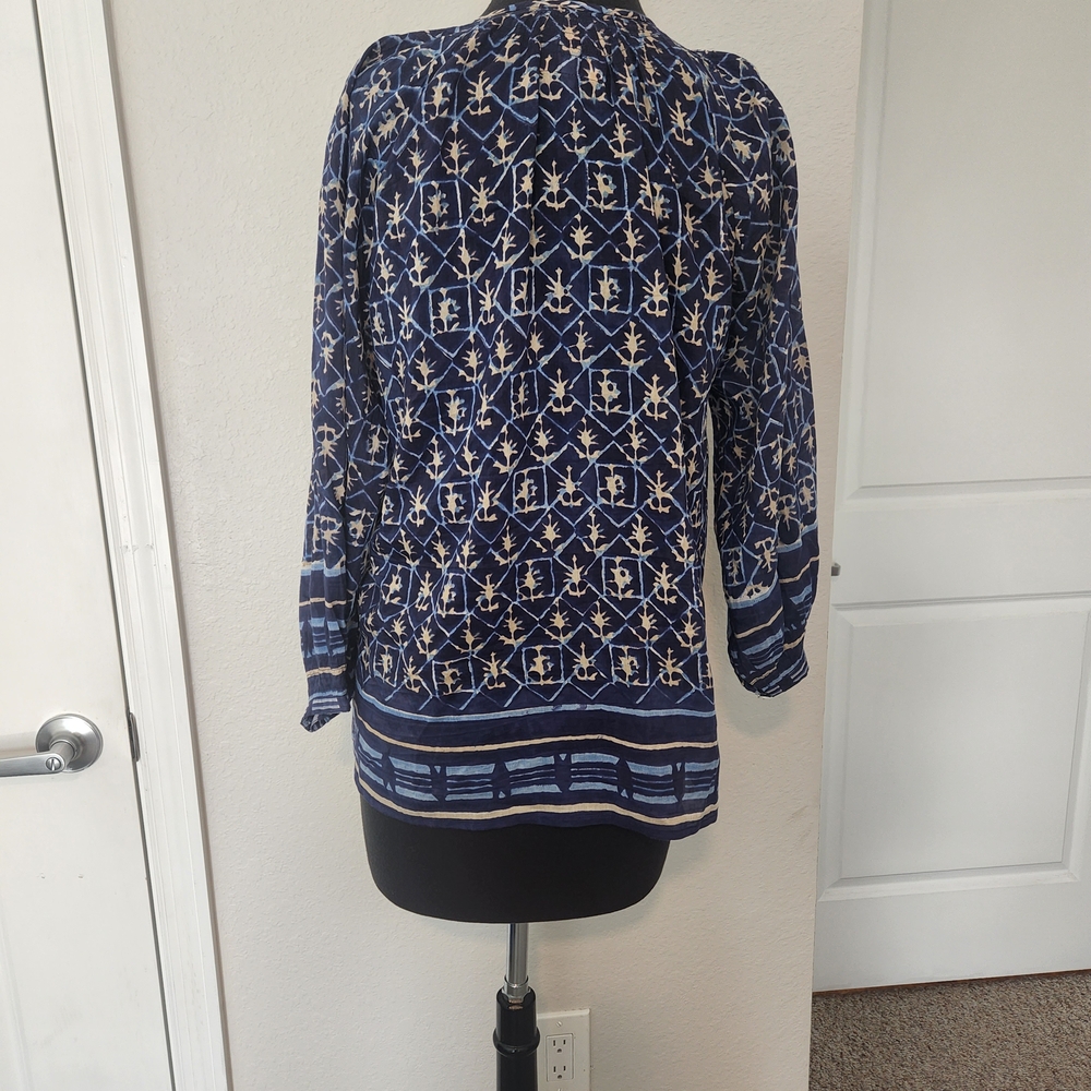Chic Blue Patterned Blouse - Picture 3 of 9